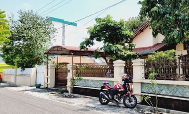 Turun Harga   Rumah 2 Lt luas 1.240m2 di Laweyan Surakarta