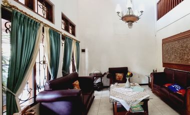 Turun Harga   Rumah 2 Lt luas 1.240m2 di Laweyan Surakarta