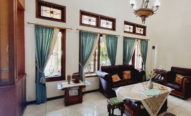 Turun Harga   Rumah 2 Lt luas 1.240m2 di Laweyan Surakarta