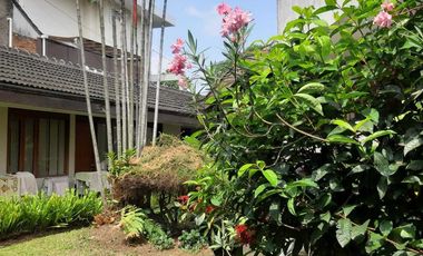 Dijual Rumah Luas plus Kosan Tubagus Ismail, Sayap Dago