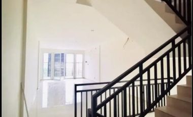 Disewakan gedung komersil dewi sartika hadap jalan raya