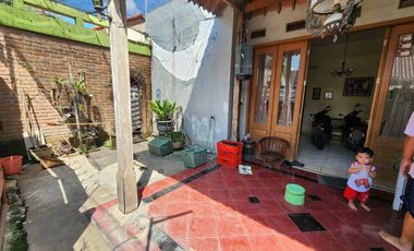 Rumah plus ruang usaha pinggir jalan utama karangasem