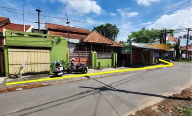 Rumah plus ruang usaha pinggir jalan utama karangasem