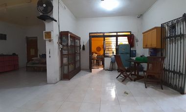 Rumah plus ruang usaha pinggir jalan utama karangasem