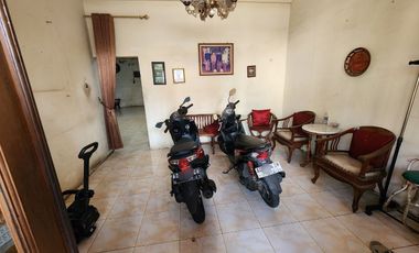 Rumah plus ruang usaha pinggir jalan utama karangasem