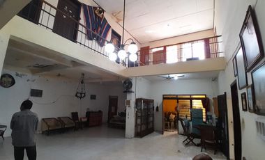 Rumah plus ruang usaha pinggir jalan utama karangasem