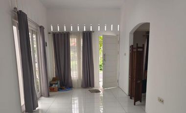 Rumah Disewakan Dalam Town House Cirendeu