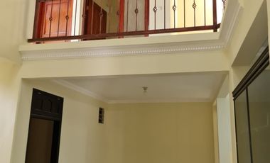 Rumah Rungkut menanggal Surabaya timur no