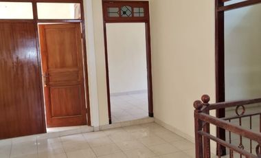 Rumah Rungkut menanggal Surabaya timur no