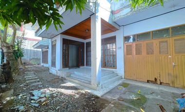 RUMAH LUAS DI DAERAH ELITE