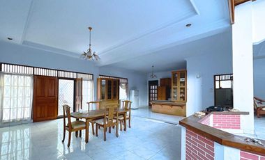 RUMAH LUAS DI DAERAH ELITE