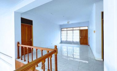 RUMAH LUAS DI DAERAH ELITE