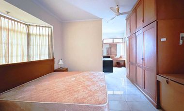 RUMAH LUAS DI DAERAH ELITE