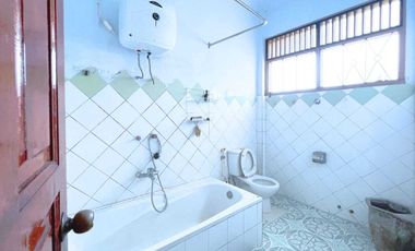 RUMAH LUAS DI DAERAH ELITE