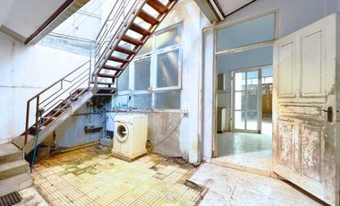 RUMAH LUAS DI DAERAH ELITE