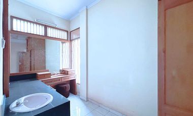 RUMAH LUAS DI DAERAH ELITE