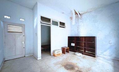 RUMAH LUAS DI DAERAH ELITE