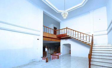 RUMAH LUAS DI DAERAH ELITE