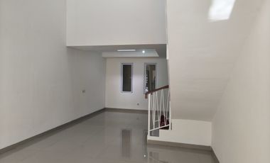 JUAL DIBAWAH NJOP .Rumah di Taman Semanan Indah, luas 135 meter2