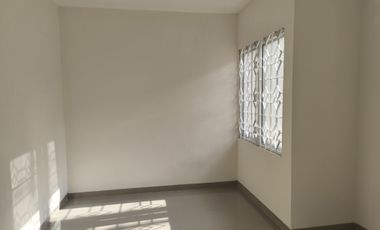 JUAL DIBAWAH NJOP .Rumah di Taman Semanan Indah, luas 135 meter2