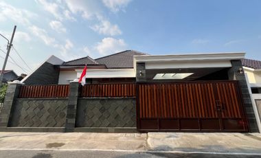 rumah nyaman tengah kota Sumber dekat Manahan Solo