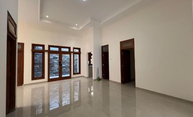 rumah nyaman tengah kota Sumber dekat Manahan Solo