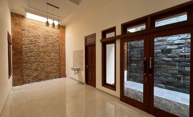 rumah nyaman tengah kota Sumber dekat Manahan Solo