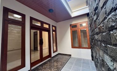 rumah nyaman tengah kota Sumber dekat Manahan Solo