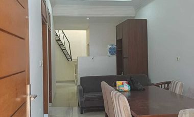 DISEWAKAN RUMAH KELAPA GADING 4 KAMAR TIDUR JAKARTA UTARA