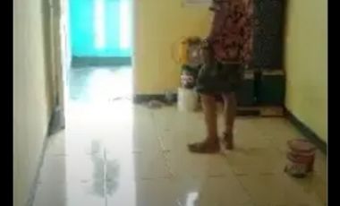 Di jual butuh rumah minimalis kokoh permanen  2 lantai full lokasi ciledug