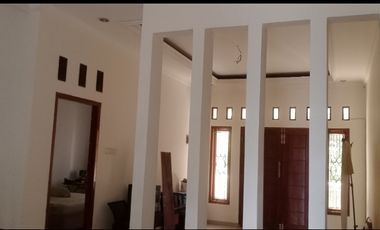 DI SEWAKAN RUMAH LENTENG