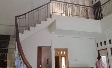 DI SEWAKAN RUMAH LENTENG