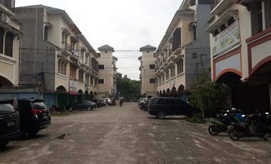 Ruko dekat living world dan Mal SKA,  komplek mella