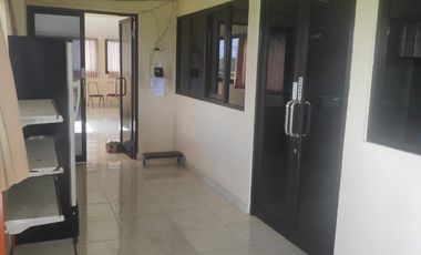 Gudang Lokasi di Jalan Utama Megwi