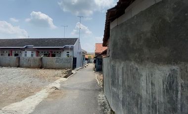 Jual Cepat Rumah & 2 Kostan Purwakarta Dekat Dengan Tol Sadang 100 m2