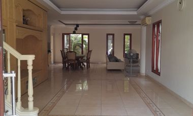 Disewakan Rumah 2 Lantai Beverly Golf Lippo Karawaci