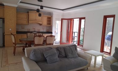 Disewakan Rumah 2 Lantai Beverly Golf Lippo Karawaci