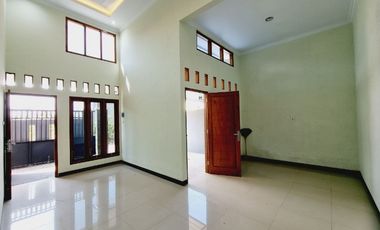 Rumah Baru Gedongan Colomadu Siap Pakai Bonus Pagar Kanopi (DR)