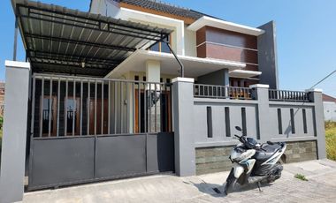 Rumah Baru Gedongan Colomadu Siap Pakai Bonus Pagar Kanopi (DR)