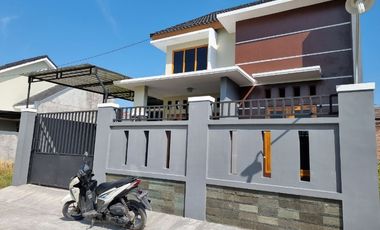 Rumah Baru Gedongan Colomadu Siap Pakai Bonus Pagar Kanopi (DR)