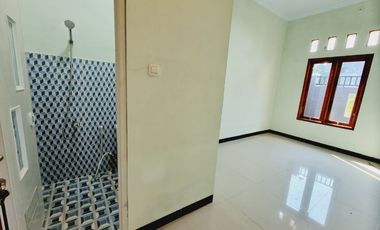 Rumah Baru Gedongan Colomadu Siap Pakai Bonus Pagar Kanopi (DR)