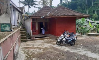Dijual lahan + villa pinggir jalan