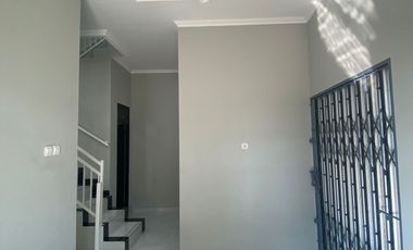 Rumah Baru 2 Lantai hanya 3 km dari Mall Artha Gading .