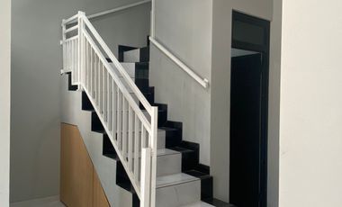 Rumah Baru 2 Lantai hanya 3 km dari Mall Artha Gading .