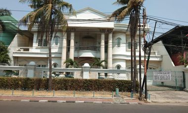 Rumah Mewah Jalan Raya Pluit Putra Siap Huni Luas 713m