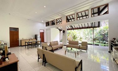 Dijual Rumah siap huni di Istana Regensi 2