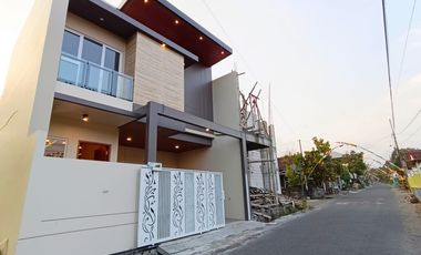 Rumah modern daerah Jl Kaliurang dekat Kampus UII