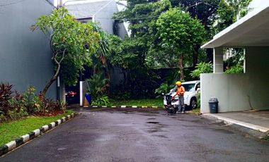 Disewakan rumah bagus kokoh siap huni  dikawasan Pejaten barat