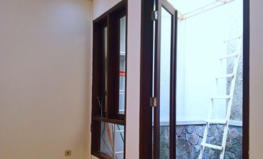 Disewakan rumah bagus kokoh siap huni  dikawasan Pejaten barat