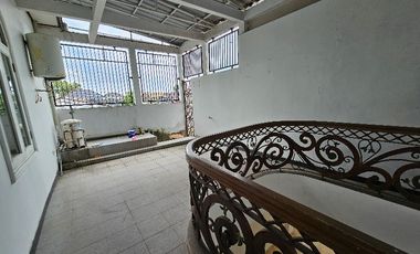 rumah cantik minimalis 2.5 lantaii dan siap huni di BB